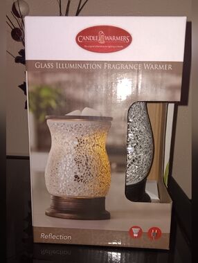Brand NEW Reflection Glass Illumination Fragrance Warmer - White and Silver